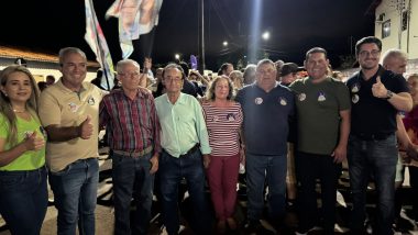 Adesivaço reúne apoiadores de Henrique César e Flávia Morais em Ouvidor