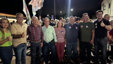 Adesivaço reúne apoiadores de Henrique César e Flávia Morais em Ouvidor