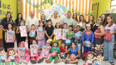 Dia das crianças com presentes e afeto em Ouvidor