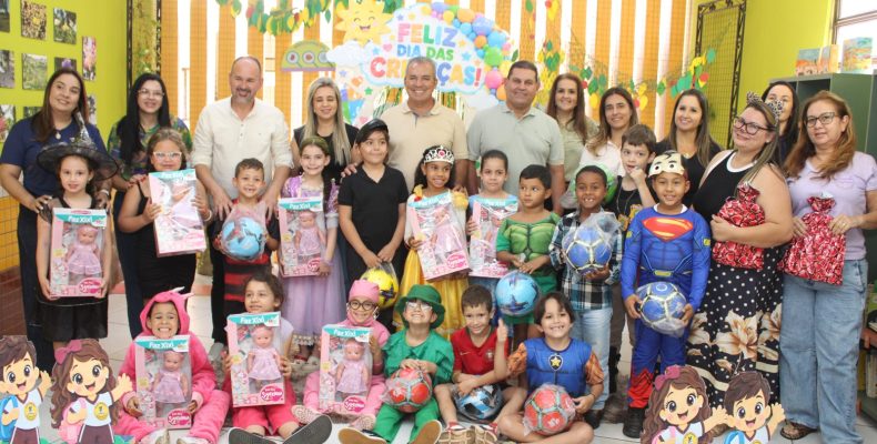 Dia das crianças com presentes e afeto em Ouvidor