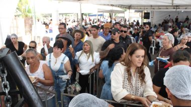 Grande almoço carreteiro reúne cerca de três mil pessoas na comemoração dos 73 anos de Ouvidor