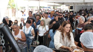 Grande almoço carreteiro reúne cerca de três mil pessoas na comemoração dos 73 anos de Ouvidor